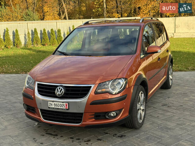 Оранжевый Фольксваген Кросс Туран, объемом двигателя 1.4 л и пробегом 232 тыс. км за 8300 $, фото 8 на Automoto.ua