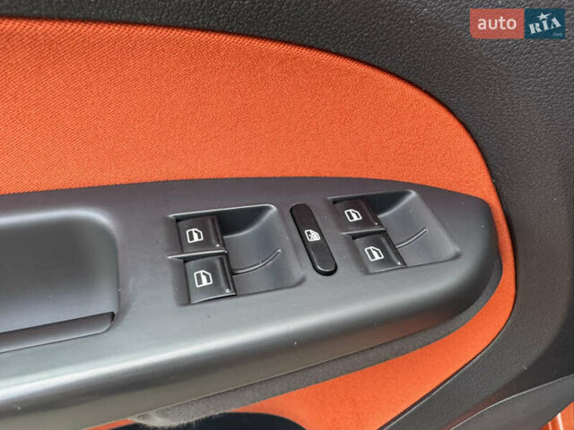 Оранжевый Фольксваген Кросс Туран, объемом двигателя 1.4 л и пробегом 232 тыс. км за 8300 $, фото 67 на Automoto.ua
