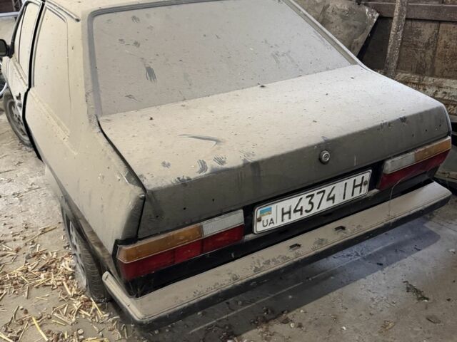 Черный Фольксваген Дерби, объемом двигателя 1.3 л и пробегом 150 тыс. км за 1300 $, фото 1 на Automoto.ua