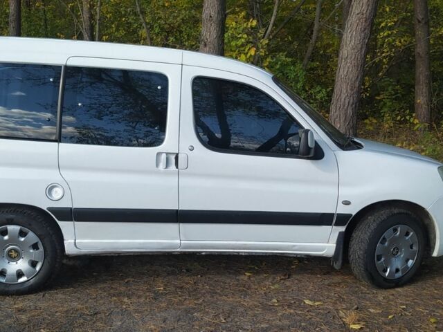 Белый Фольксваген Другая, объемом двигателя 1.6 л и пробегом 263 тыс. км за 4000 $, фото 5 на Automoto.ua