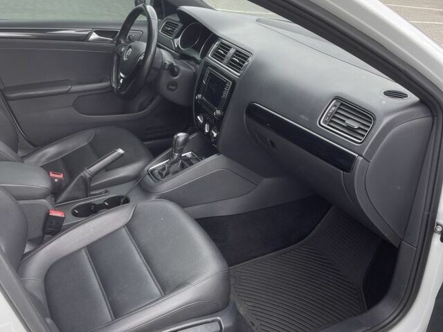 Белый Фольксваген Другая, объемом двигателя 1.8 л и пробегом 1 тыс. км за 10000 $, фото 6 на Automoto.ua