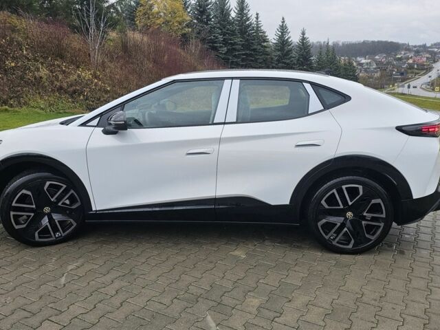 Белый Фольксваген Другая, объемом двигателя 0 л и пробегом 1 тыс. км за 33999 $, фото 1 на Automoto.ua