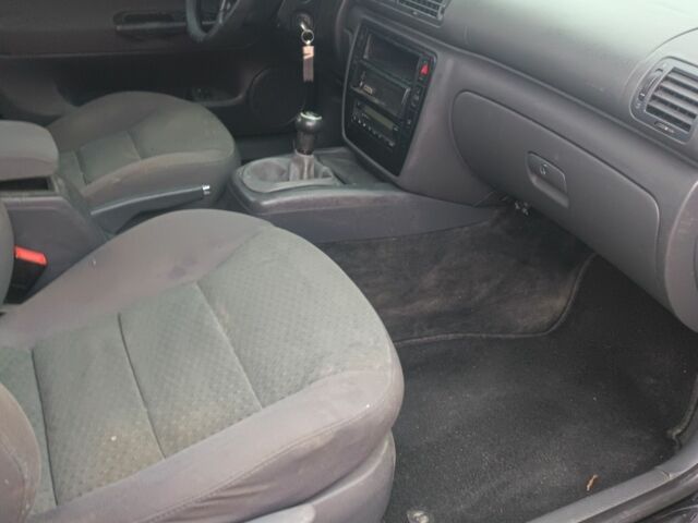 Черный Фольксваген Другая, объемом двигателя 2 л и пробегом 180 тыс. км за 1100 $, фото 4 на Automoto.ua