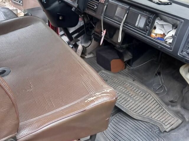 Красный Фольксваген Другая, объемом двигателя 0 л и пробегом 500 тыс. км за 2028 $, фото 2 на Automoto.ua