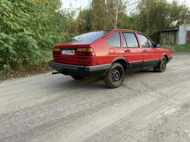 Красный Фольксваген Другая, объемом двигателя 1.6 л и пробегом 258 тыс. км за 600 $, фото 2 на Automoto.ua