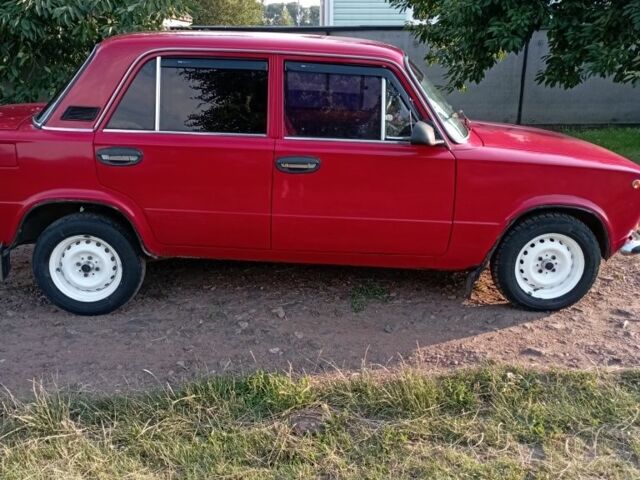 Красный Фольксваген Другая, объемом двигателя 1.5 л и пробегом 78 тыс. км за 700 $, фото 2 на Automoto.ua