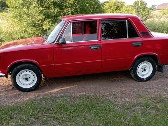 Красный Фольксваген Другая, объемом двигателя 1.5 л и пробегом 78 тыс. км за 700 $, фото 3 на Automoto.ua