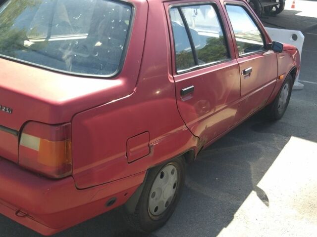 Красный Фольксваген Другая, объемом двигателя 1.2 л и пробегом 216 тыс. км за 481 $, фото 2 на Automoto.ua