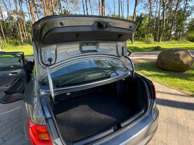 Сірий Фольксваген Інша, об'ємом двигуна 1.2 л та пробігом 160 тис. км за 7800 $, фото 3 на Automoto.ua