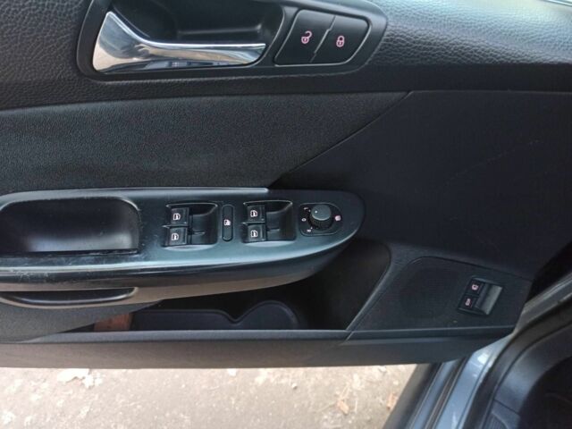 Серый Фольксваген Другая, объемом двигателя 1.8 л и пробегом 300 тыс. км за 7099 $, фото 4 на Automoto.ua