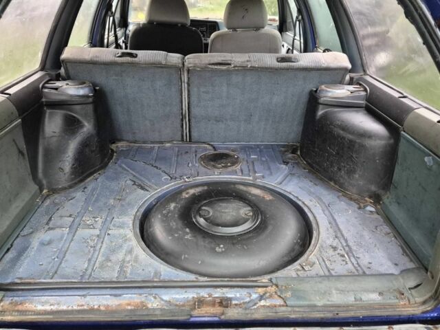 Синий Фольксваген Другая, объемом двигателя 1.6 л и пробегом 499 тыс. км за 999 $, фото 3 на Automoto.ua