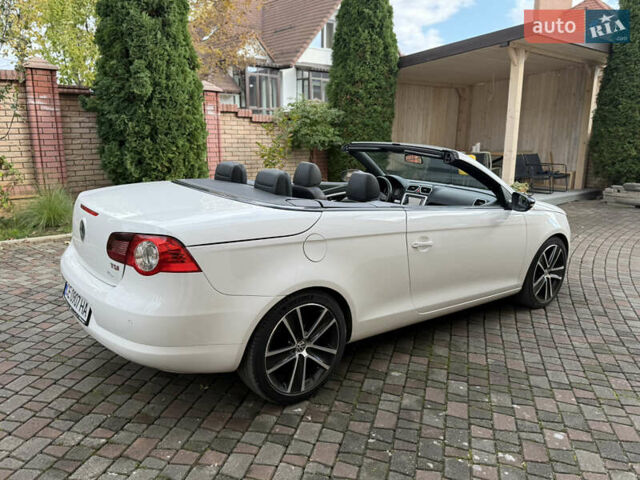 Белый Фольксваген Эос, объемом двигателя 1.39 л и пробегом 104 тыс. км за 8600 $, фото 7 на Automoto.ua