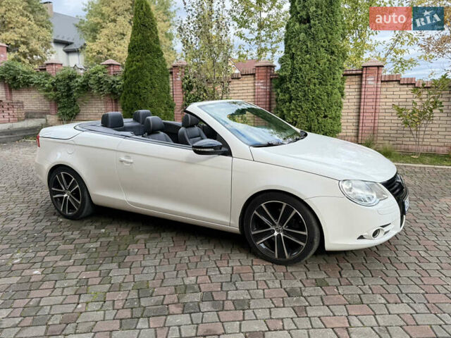 Белый Фольксваген Эос, объемом двигателя 1.39 л и пробегом 104 тыс. км за 8700 $, фото 5 на Automoto.ua