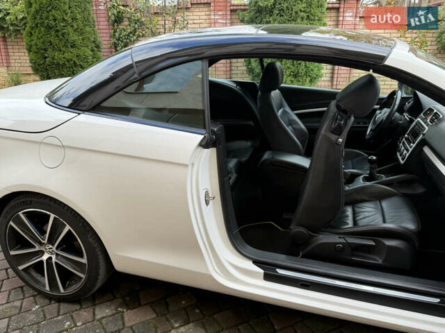 Белый Фольксваген Эос, объемом двигателя 1.39 л и пробегом 104 тыс. км за 8700 $, фото 28 на Automoto.ua