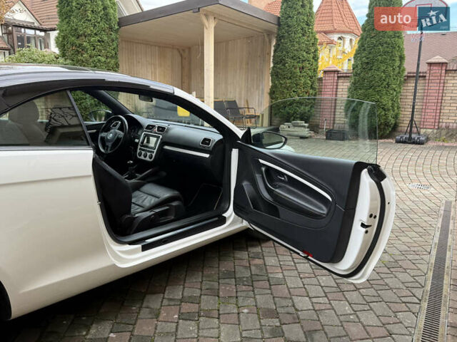 Белый Фольксваген Эос, объемом двигателя 1.39 л и пробегом 104 тыс. км за 8700 $, фото 29 на Automoto.ua