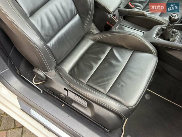 Белый Фольксваген Эос, объемом двигателя 1.39 л и пробегом 104 тыс. км за 8700 $, фото 25 на Automoto.ua