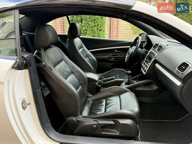 Белый Фольксваген Эос, объемом двигателя 1.39 л и пробегом 104 тыс. км за 8700 $, фото 24 на Automoto.ua