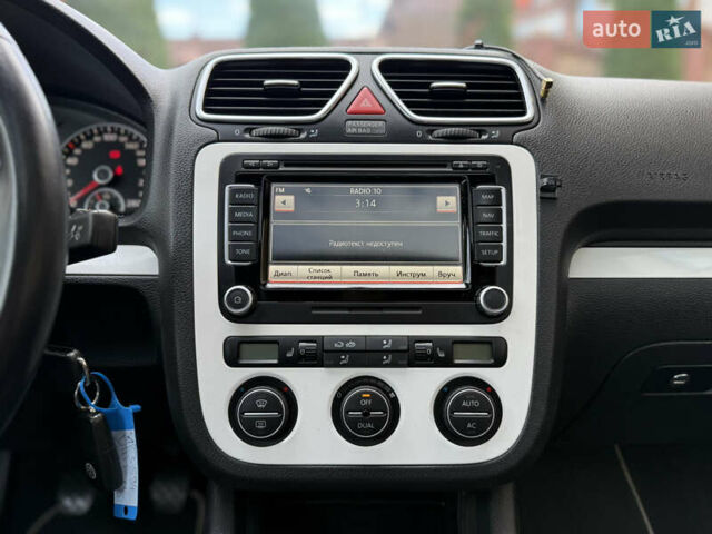 Белый Фольксваген Эос, объемом двигателя 1.39 л и пробегом 104 тыс. км за 8700 $, фото 18 на Automoto.ua