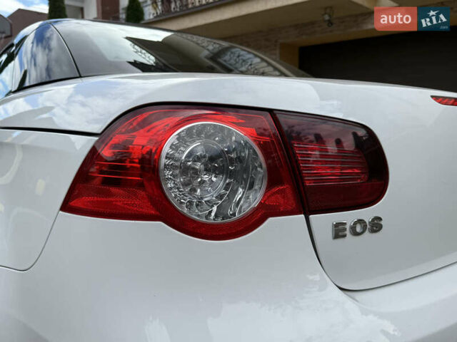 Белый Фольксваген Эос, объемом двигателя 1.39 л и пробегом 104 тыс. км за 8700 $, фото 34 на Automoto.ua