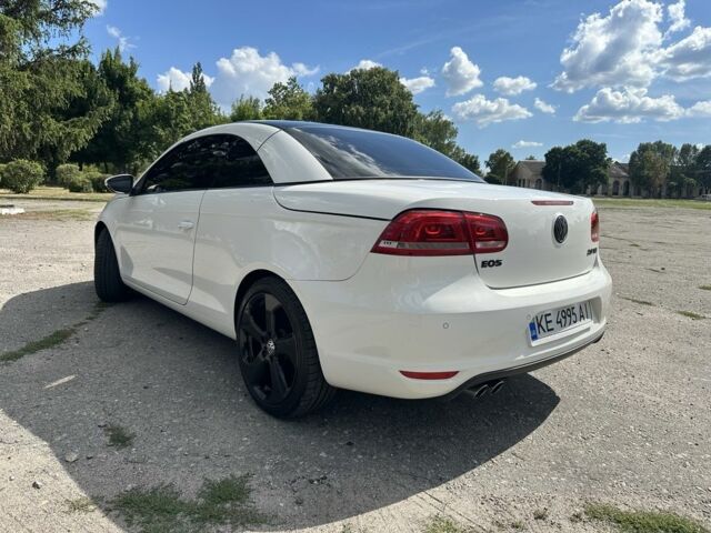 Білий Фольксваген Еос, об'ємом двигуна 2 л та пробігом 165 тис. км за 8500 $, фото 5 на Automoto.ua