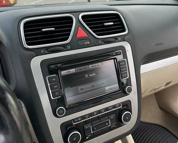 Белый Фольксваген Эос, объемом двигателя 1.98 л и пробегом 245 тыс. км за 9600 $, фото 16 на Automoto.ua