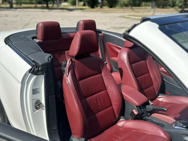 Білий Фольксваген Еос, об'ємом двигуна 2 л та пробігом 165 тис. км за 8500 $, фото 4 на Automoto.ua