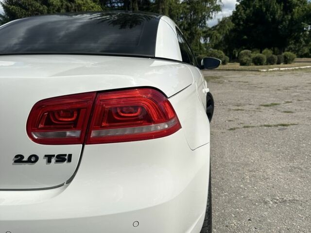 Білий Фольксваген Еос, об'ємом двигуна 2 л та пробігом 165 тис. км за 8500 $, фото 6 на Automoto.ua