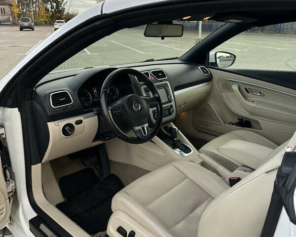 Белый Фольксваген Эос, объемом двигателя 1.98 л и пробегом 245 тыс. км за 9600 $, фото 13 на Automoto.ua