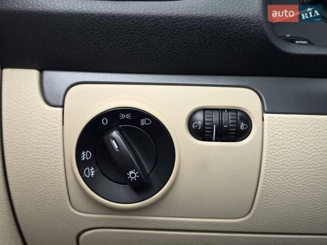 Чорний Фольксваген Еос, об'ємом двигуна 2 л та пробігом 124 тис. км за 6199 $, фото 54 на Automoto.ua