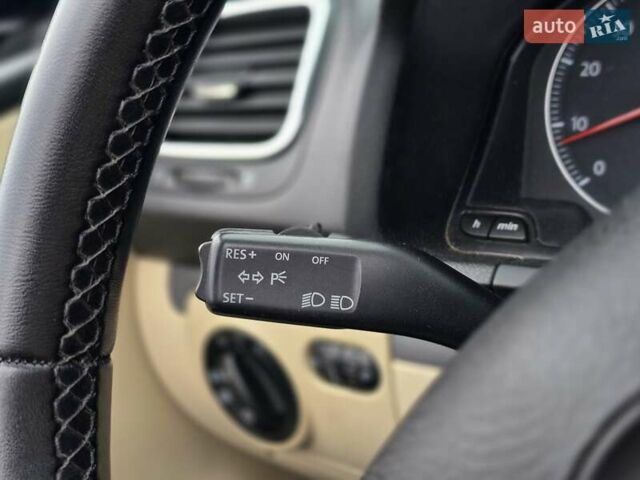 Чорний Фольксваген Еос, об'ємом двигуна 2 л та пробігом 124 тис. км за 6199 $, фото 56 на Automoto.ua