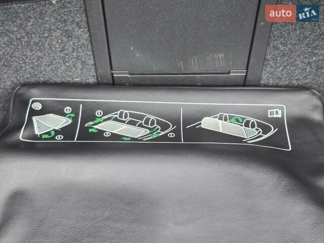 Чорний Фольксваген Еос, об'ємом двигуна 2 л та пробігом 124 тис. км за 6199 $, фото 28 на Automoto.ua