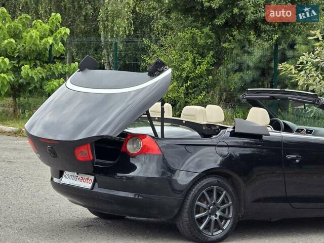 Чорний Фольксваген Еос, об'ємом двигуна 2 л та пробігом 124 тис. км за 6199 $, фото 59 на Automoto.ua