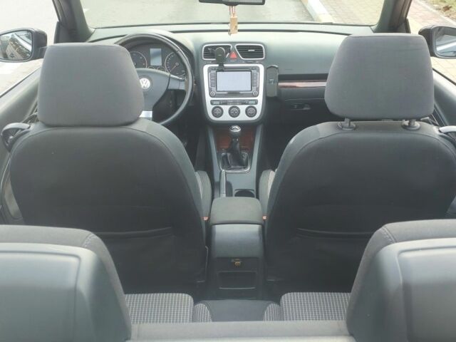 Чорний Фольксваген Еос, об'ємом двигуна 2 л та пробігом 266 тис. км за 7500 $, фото 6 на Automoto.ua