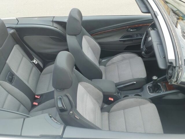 Чорний Фольксваген Еос, об'ємом двигуна 2 л та пробігом 266 тис. км за 7500 $, фото 7 на Automoto.ua