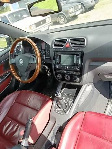 Черный Фольксваген Эос, объемом двигателя 1.4 л и пробегом 265 тыс. км за 8000 $, фото 5 на Automoto.ua