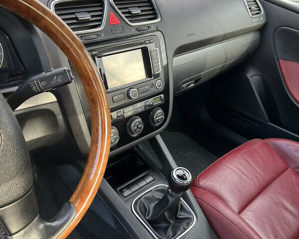 Черный Фольксваген Эос, объемом двигателя 1.4 л и пробегом 260 тыс. км за 7400 $, фото 14 на Automoto.ua