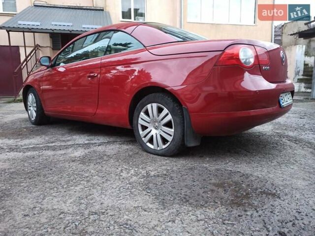 Красный Фольксваген Эос, объемом двигателя 2 л и пробегом 192 тыс. км за 5600 $, фото 15 на Automoto.ua