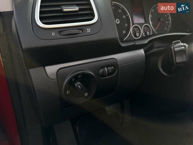 Красный Фольксваген Эос, объемом двигателя 1.98 л и пробегом 97 тыс. км за 9999 $, фото 14 на Automoto.ua