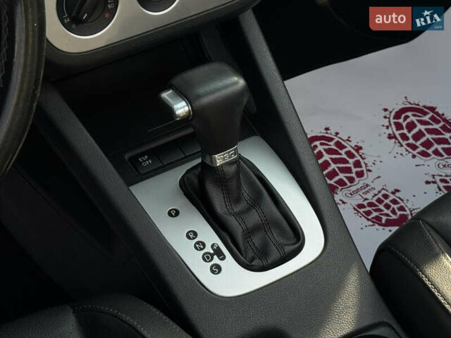 Красный Фольксваген Эос, объемом двигателя 1.98 л и пробегом 97 тыс. км за 9999 $, фото 17 на Automoto.ua