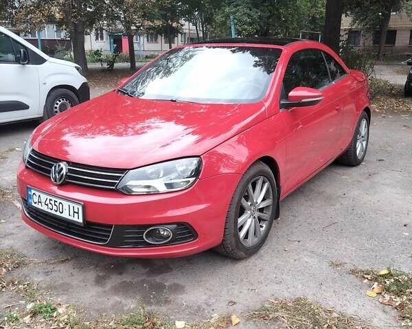 Фольксваген Эос 2013 в Черкассах на Automoto.ua Красный Фольксваген Эос, объемом двигателя 1.98 л и пробегом 120 тыс. км за 10000 $, фото 3 на Automoto.ua