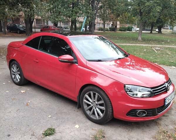 Фольксваген Эос 2013 в Черкассах на Automoto.ua Красный Фольксваген Эос, объемом двигателя 1.98 л и пробегом 120 тыс. км за 10000 $, фото 2 на Automoto.ua