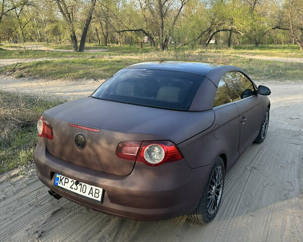 Фольксваген Эос, объемом двигателя 2 л и пробегом 214 тыс. км за 7000 $, фото 3 на Automoto.ua