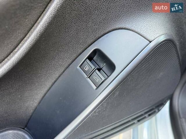 Серый Фольксваген Эос, объемом двигателя 1.98 л и пробегом 255 тыс. км за 6200 $, фото 16 на Automoto.ua