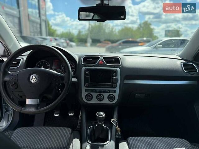 Серый Фольксваген Эос, объемом двигателя 1.98 л и пробегом 255 тыс. км за 6200 $, фото 22 на Automoto.ua