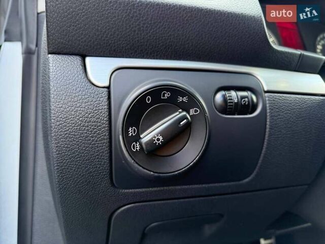 Серый Фольксваген Эос, объемом двигателя 1.98 л и пробегом 255 тыс. км за 6200 $, фото 19 на Automoto.ua