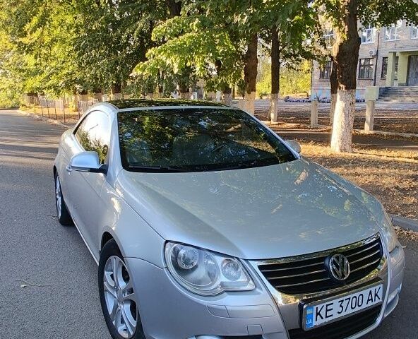 Фольксваген Эос 2008 в Каменское - Днепродзержинск на Automoto.ua Серый Фольксваген Эос, объемом двигателя 2 л и пробегом 150 тыс. км за 6500 $, фото 2 на Automoto.ua