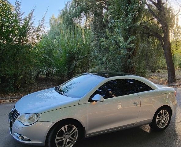 Фольксваген Эос 2008 в Каменское - Днепродзержинск на Automoto.ua Серый Фольксваген Эос, объемом двигателя 2 л и пробегом 150 тыс. км за 6500 $, фото 3 на Automoto.ua