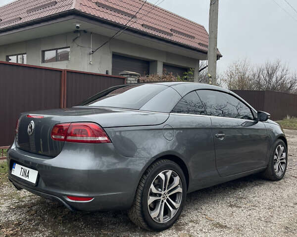 Серый Фольксваген Эос, объемом двигателя 1.98 л и пробегом 203 тыс. км за 9500 $, фото 3 на Automoto.ua