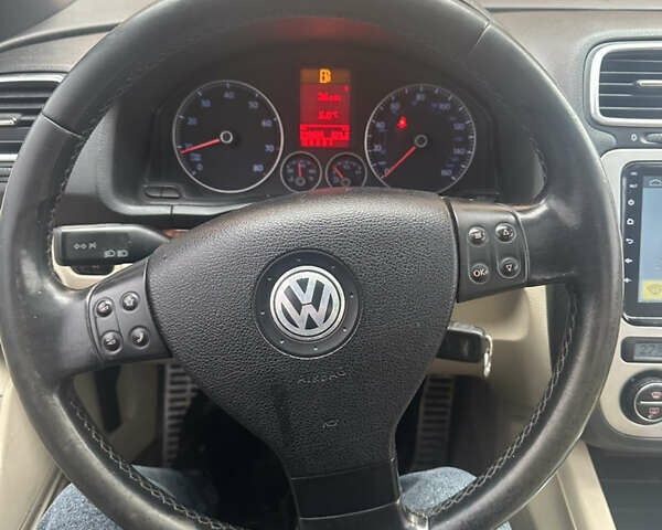 Синій Фольксваген Еос, об'ємом двигуна 1.98 л та пробігом 210 тис. км за 6777 $, фото 15 на Automoto.ua