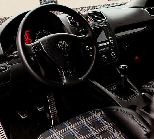 Синий Фольксваген Эос, объемом двигателя 2 л и пробегом 270 тыс. км за 9000 $, фото 6 на Automoto.ua